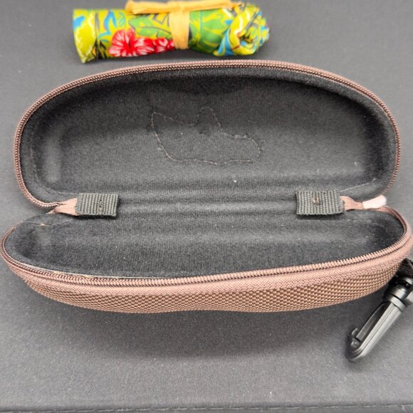 Maui Jim Hard Small Sunglasses Case With Clip and Microfiber Cleaning Cloth - Picture 4 of 6